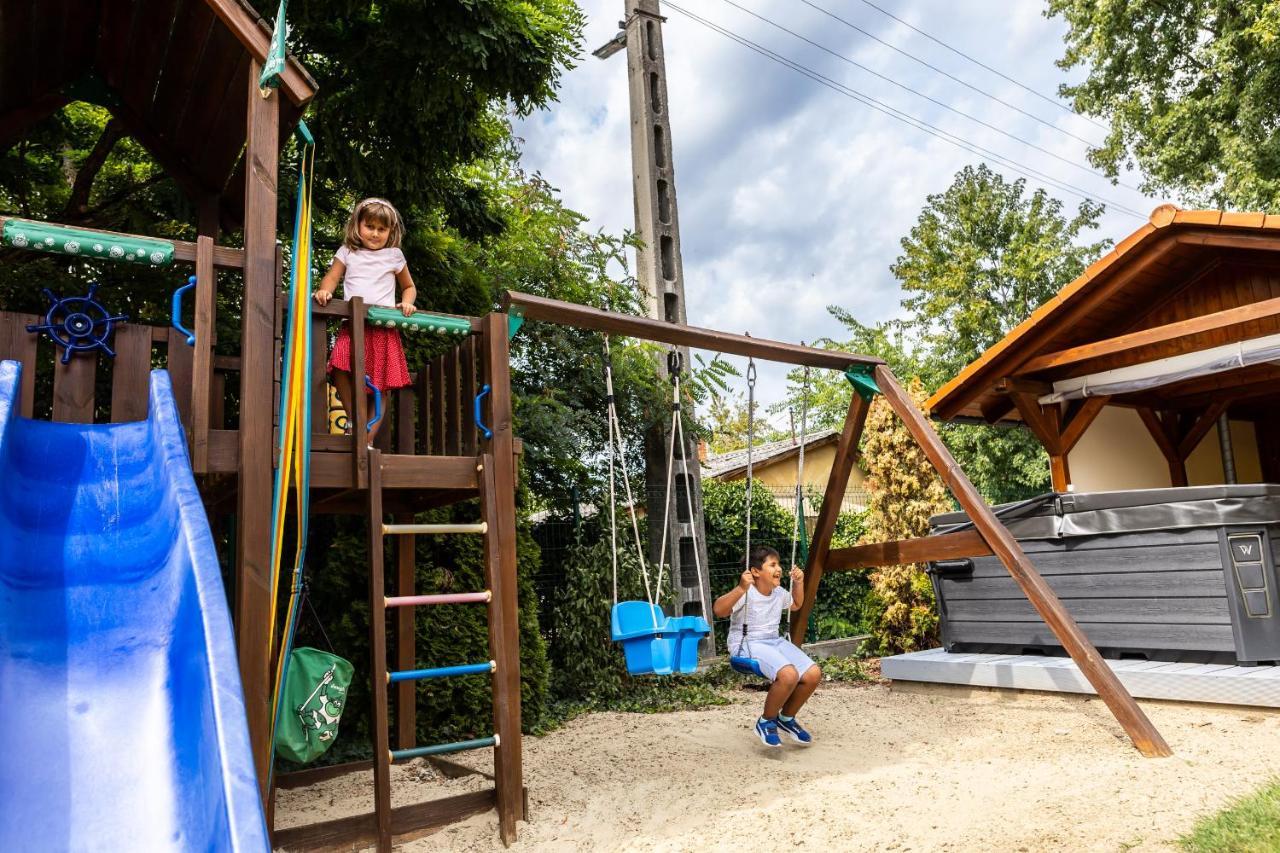 Relaxo Apartmanház Panzió Cserkeszőlő Kültér fotó